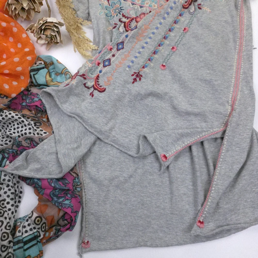 Johnny Was Embroidered V-Neck Gray Women's Tunic Top with Multicolor Floral Sz S - Picture 4 of 10